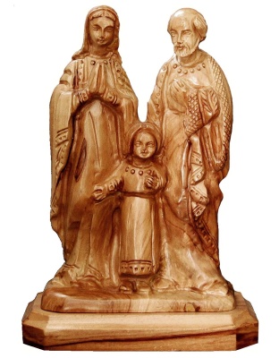 Olive wood Holy Family statue with details 18cm / 7.1 in Height